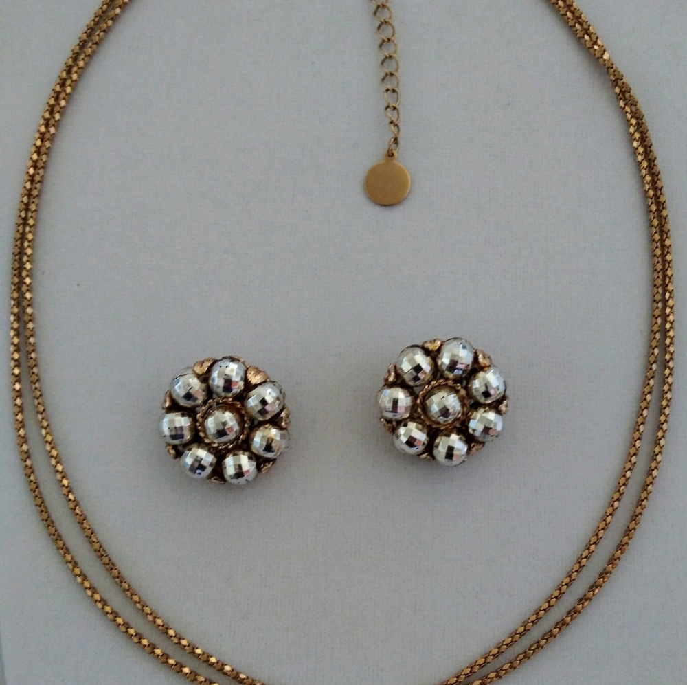 Vintage Necklace with Flower Clipbacks Earrings